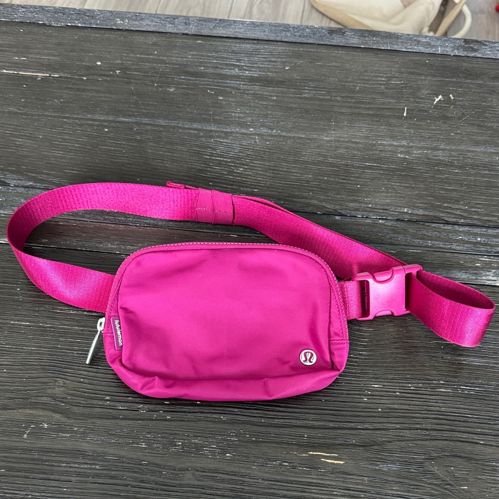 lululemon athletica Wild Berry Everywhere Belt Bag 1L